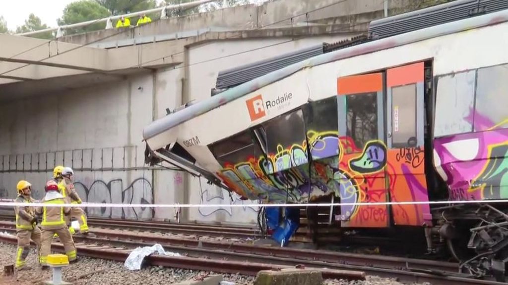 la zona cero del accidente en rodalies asi se hacen las marchas blancas para garantizar la seguridad da39 22986539903227090196
